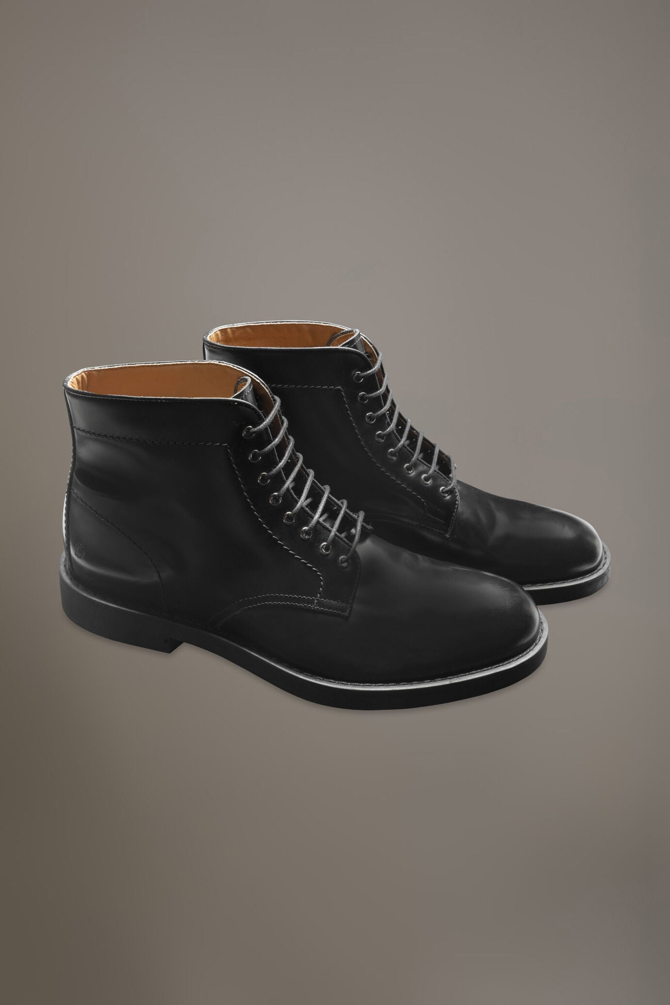 100% brushed leather boots