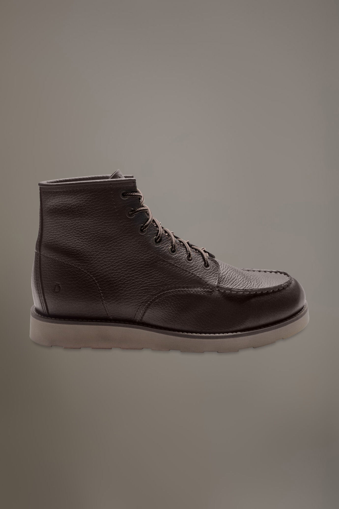 100% drummed leather boots with rubber sole