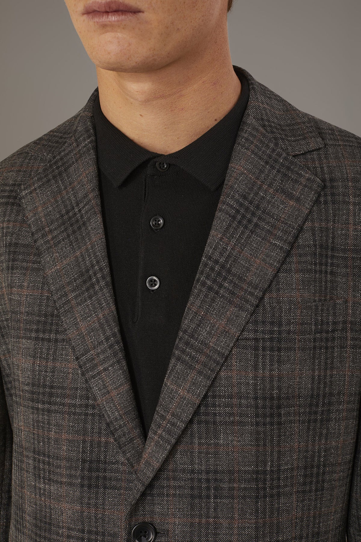 Single breasted jacket with flap pocket