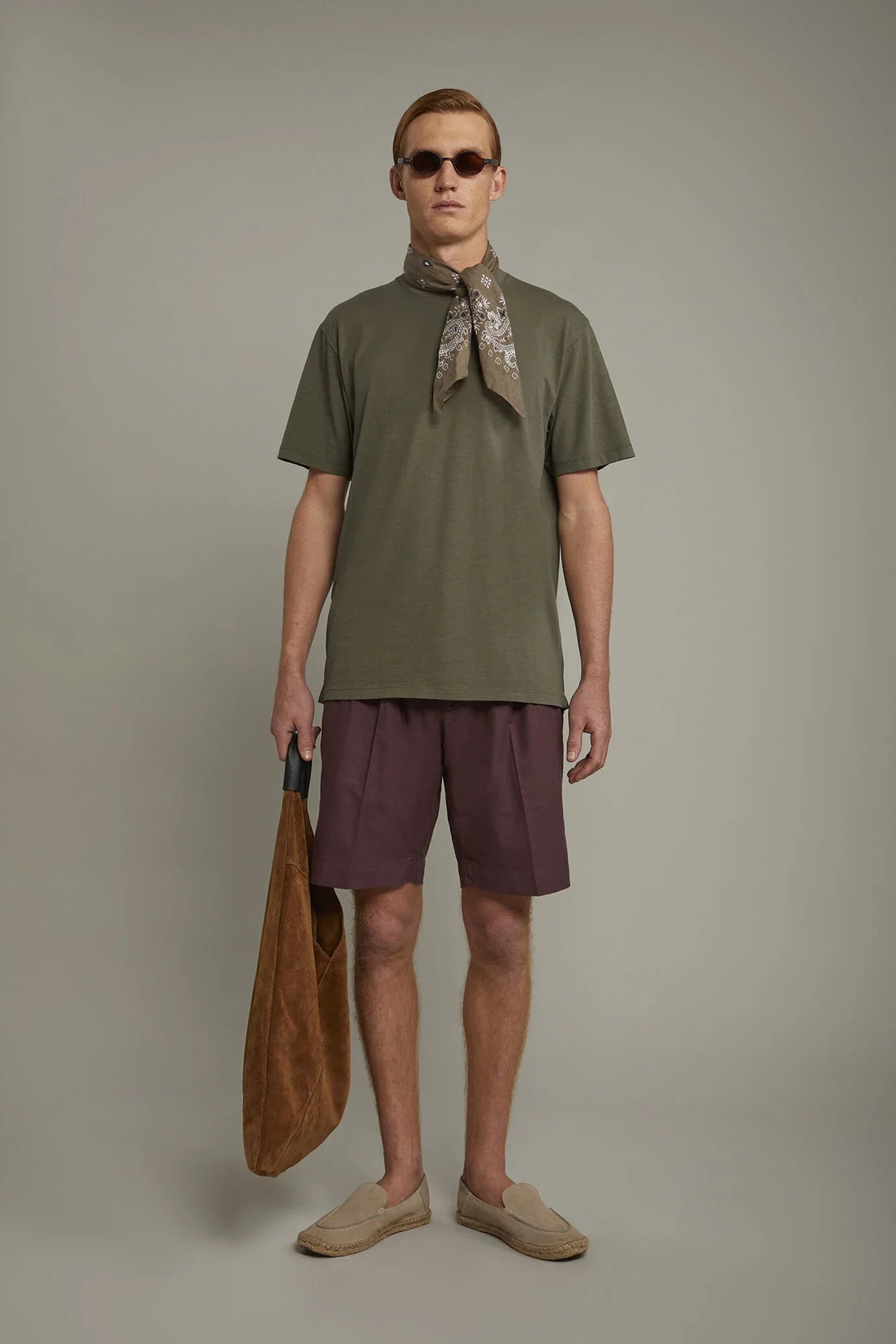 Men's Bermuda shorts with double pinces and laces on waist in linen-blend canvas fabric