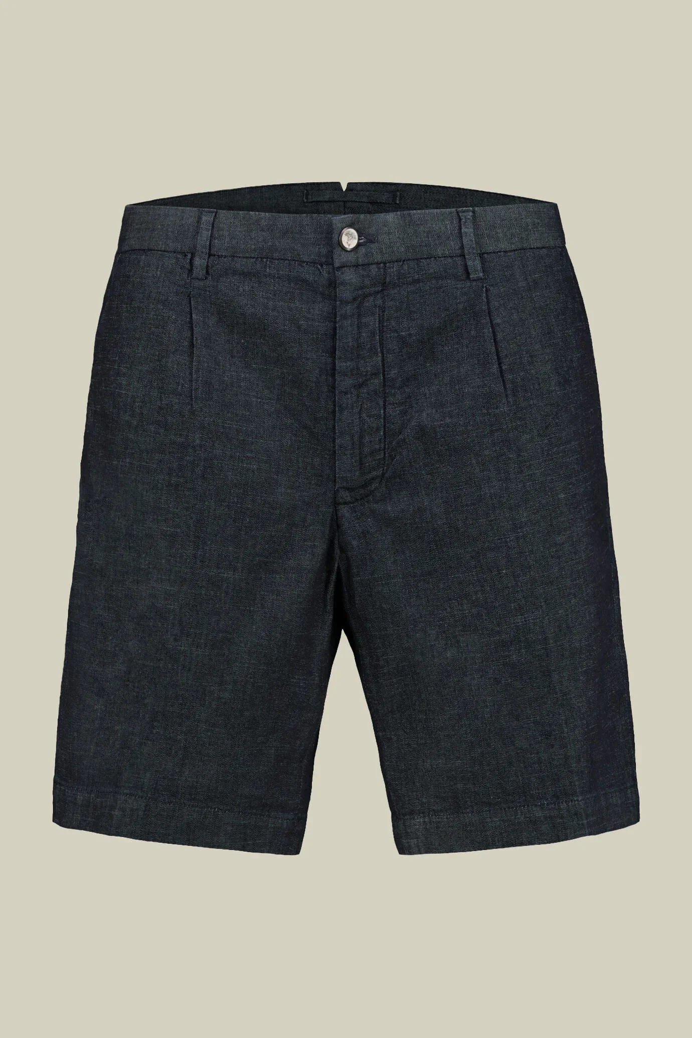 Men's bermuda in chambray fabric in Blue by Doppelganger, Italian Sport;Leisure time;Traveller made from Composition: 98% Cotton 2% Elastane
Mood: Sport, Leisure time, Traveller
Type: With Pinces, Coin Pocket, Spare Buttons, Chambray Fabric
Season: Spring Summer 25
Gender: Men
Material: Cotton
Style: New Classic, Basic, Casual