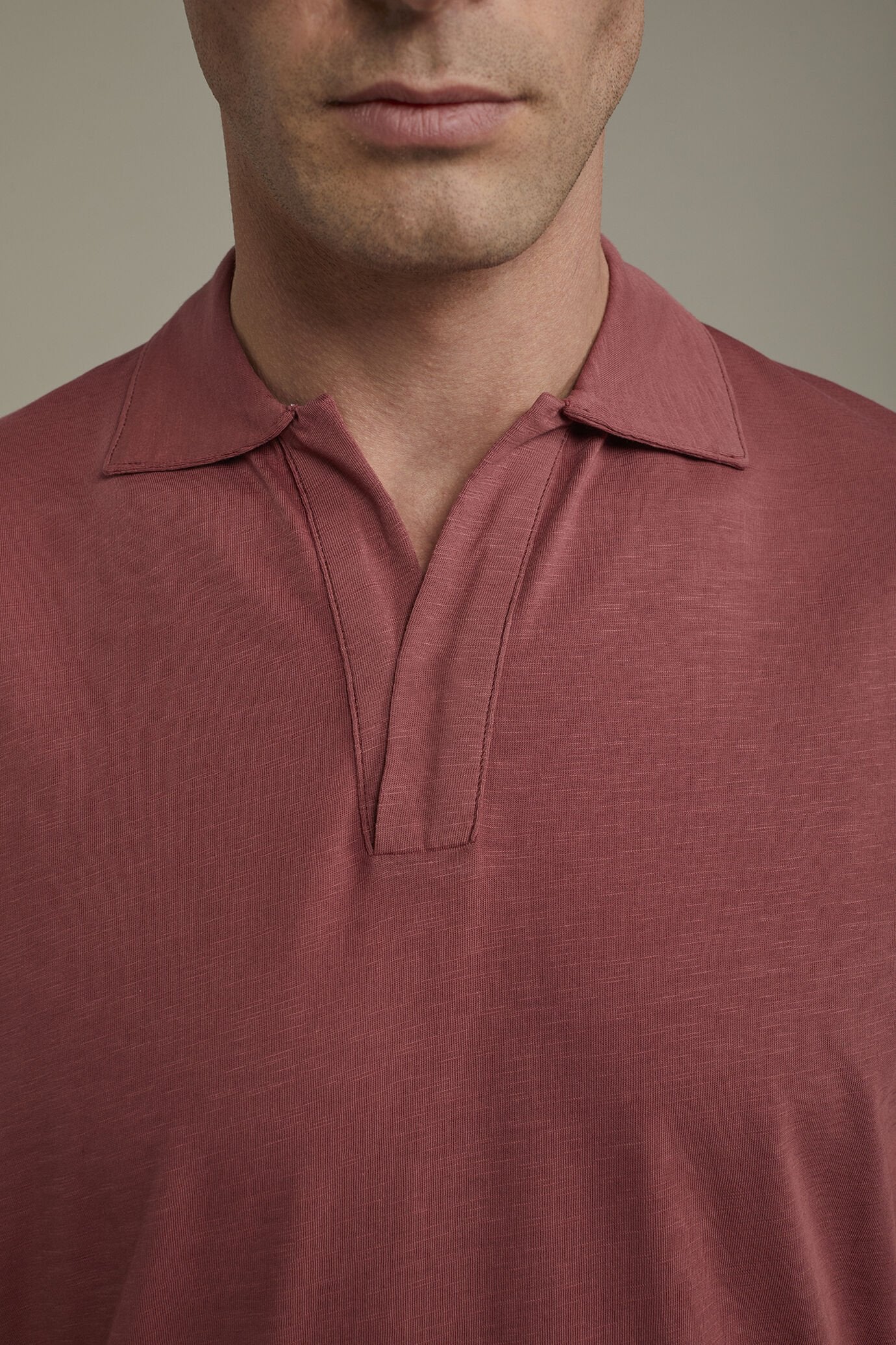 Men's short sleeve button-less polo shirt with derby collar in pure cotton regular fit