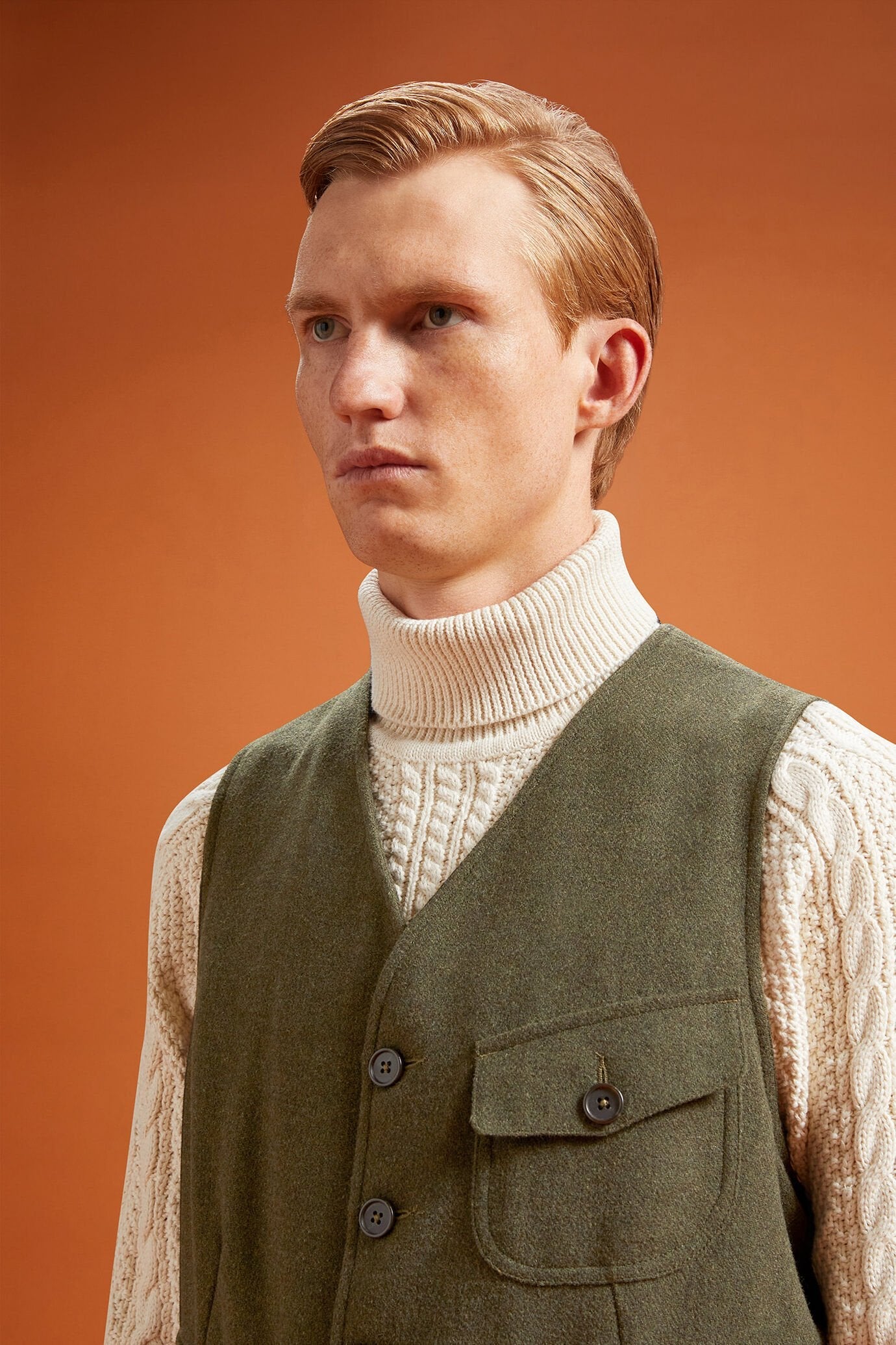 Men's regular fit single-breasted waistcoat with a V-neckline in a wool blend