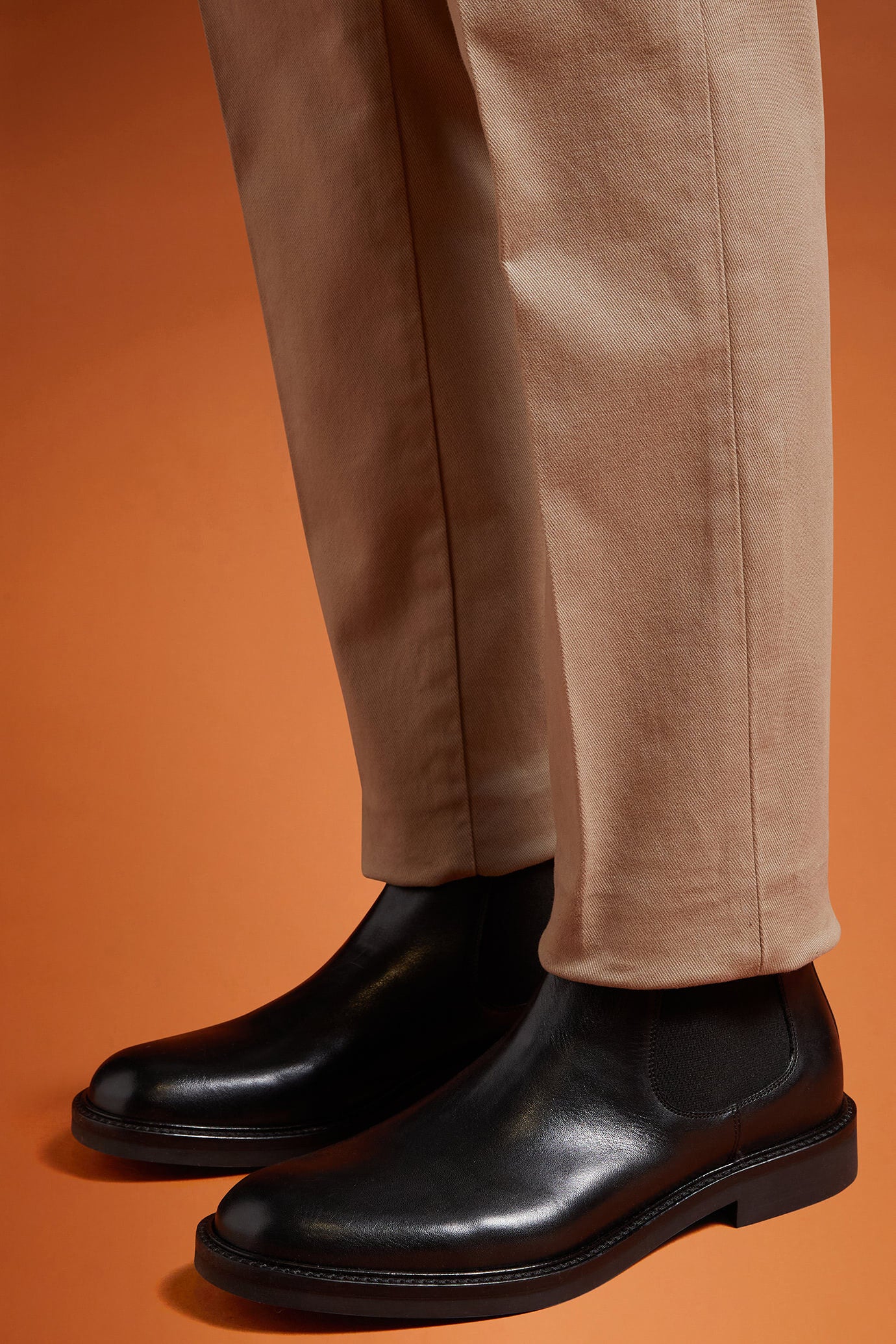 Men's Chelsea boots in 100% genuine leather with rubber soles