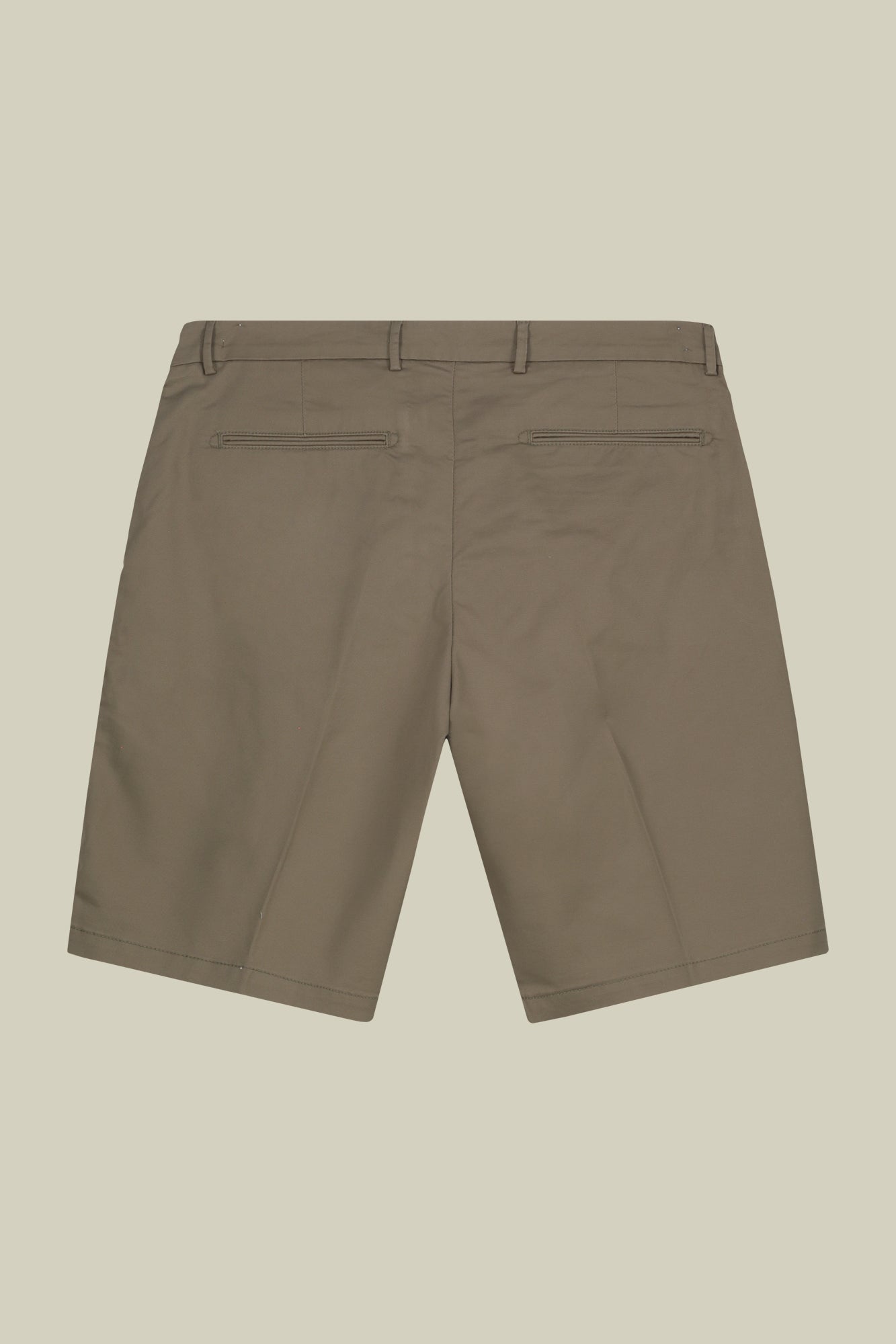 Classic men's Bermuda shorts with a twill construction