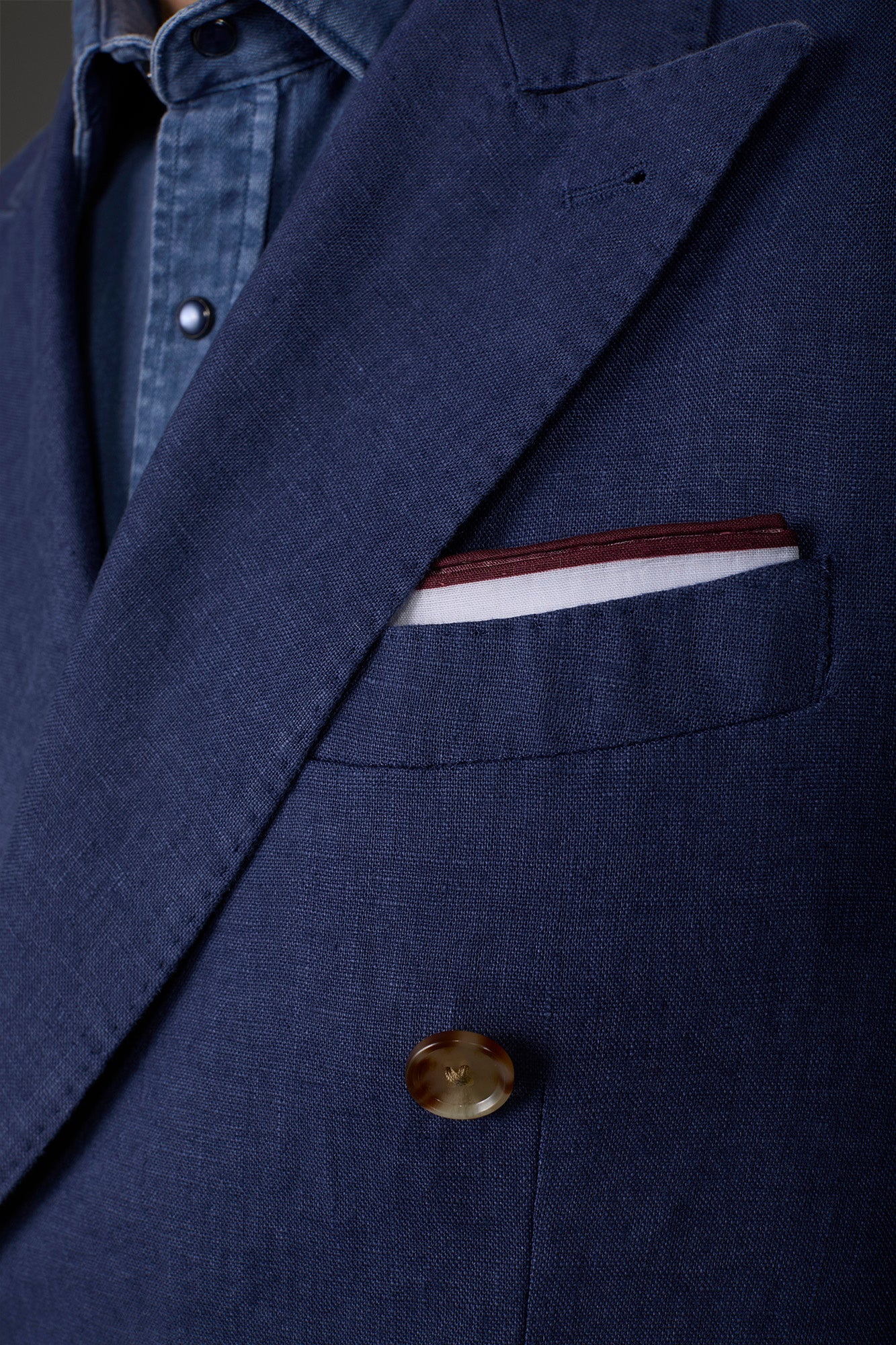 Men's pure linen unlined double-breasted jacket with peak lapels and flap pockets