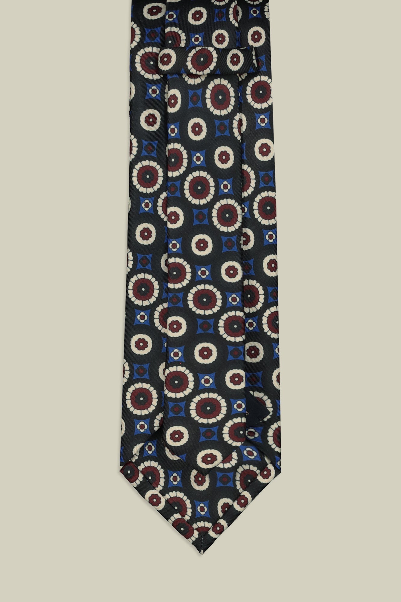 Men's tie with macro geometric patterns