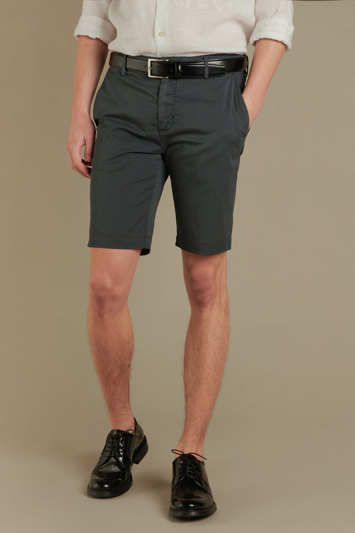 Chino bermuda twill construction