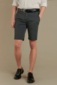 Chino bermuda twill construction