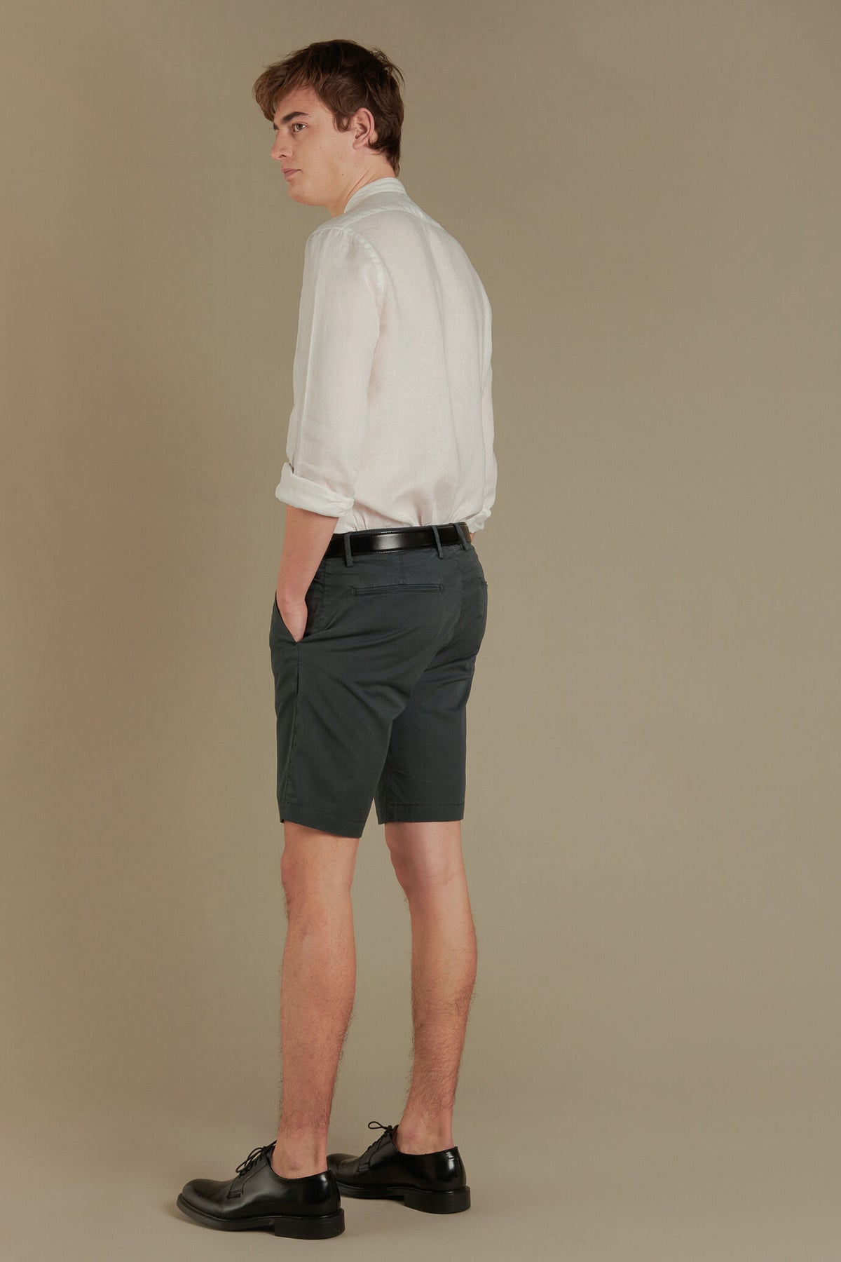 Chino bermuda twill construction