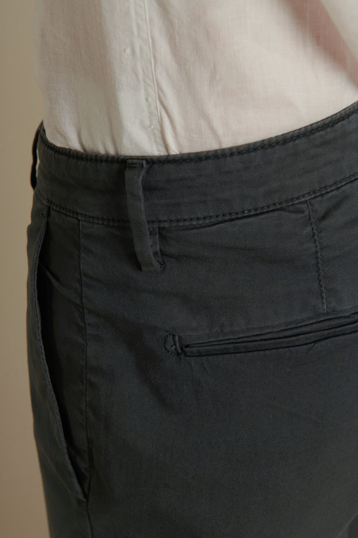 Chino bermuda twill construction