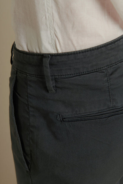 Chino bermuda twill construction