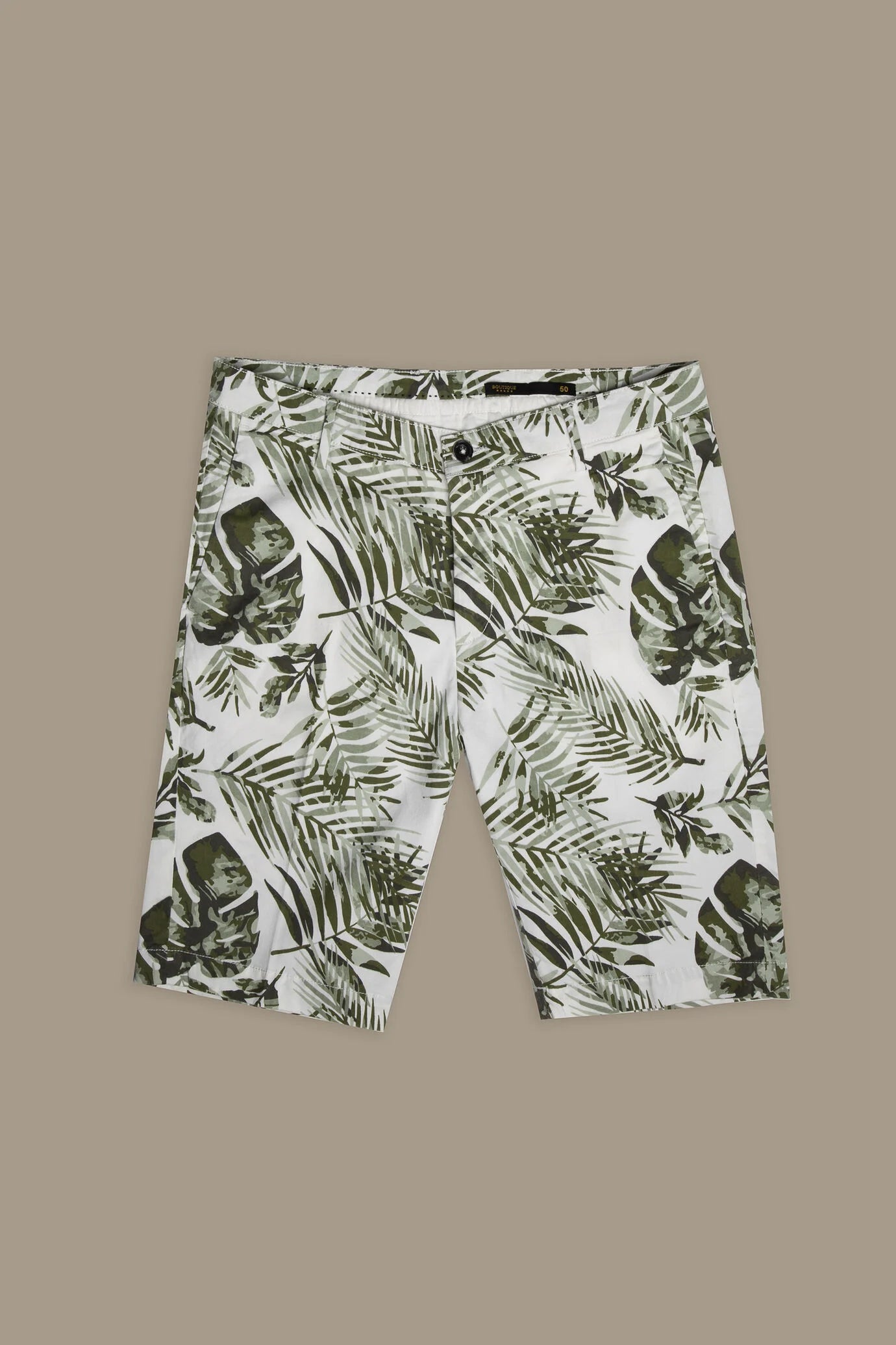 Chino bermuda twill construction with green leaves print