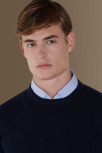 Round neck sweater