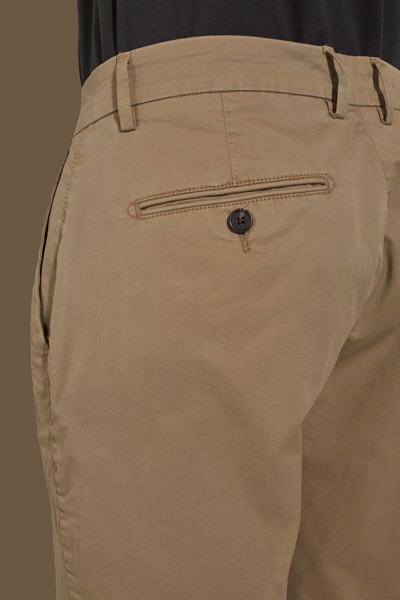 Classic bermuda twill stretch construction