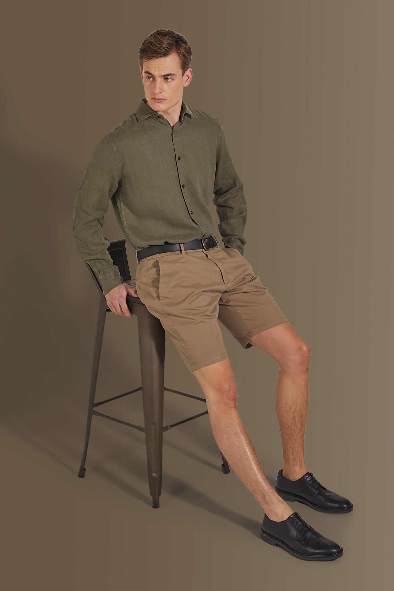 Classic bermuda twill stretch construction