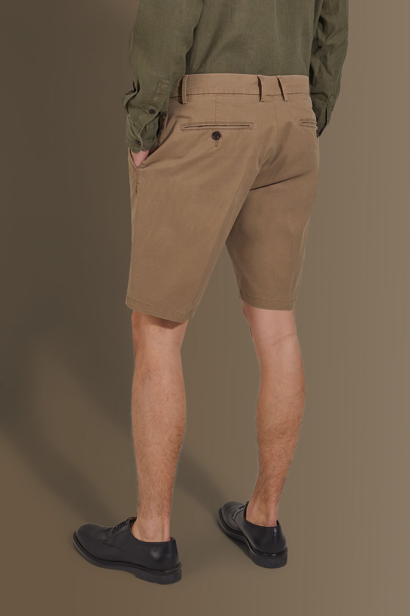 Classic bermuda twill stretch construction