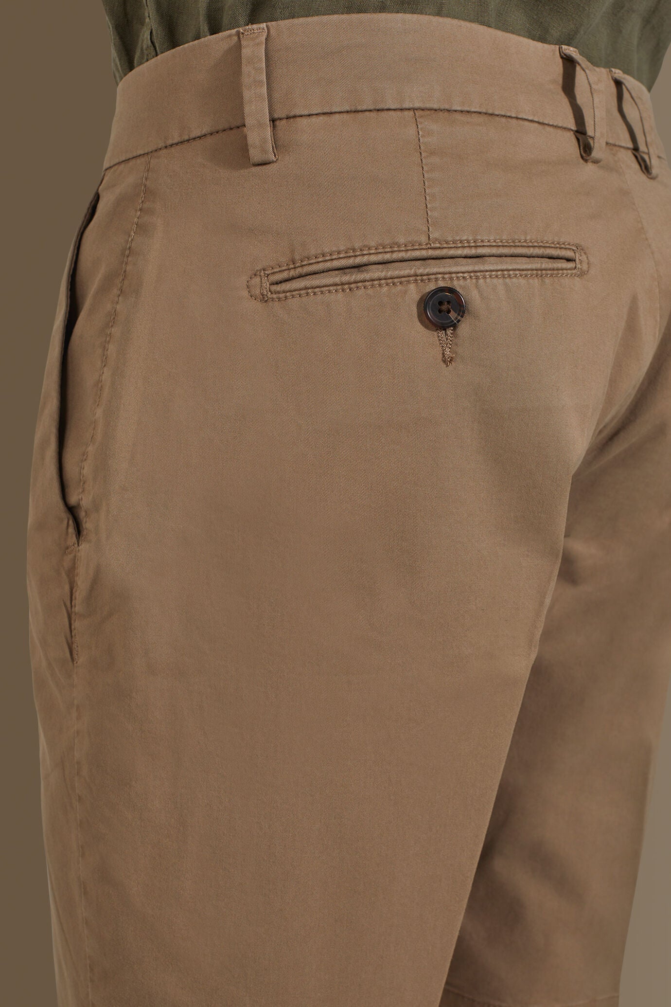 Classic bermuda twill stretch construction