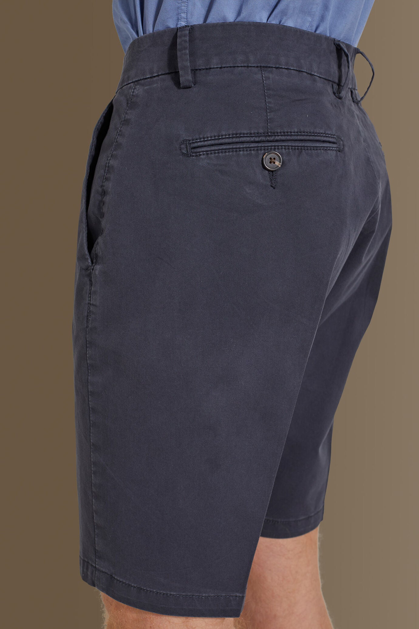 Classic bermuda twill stretch construction