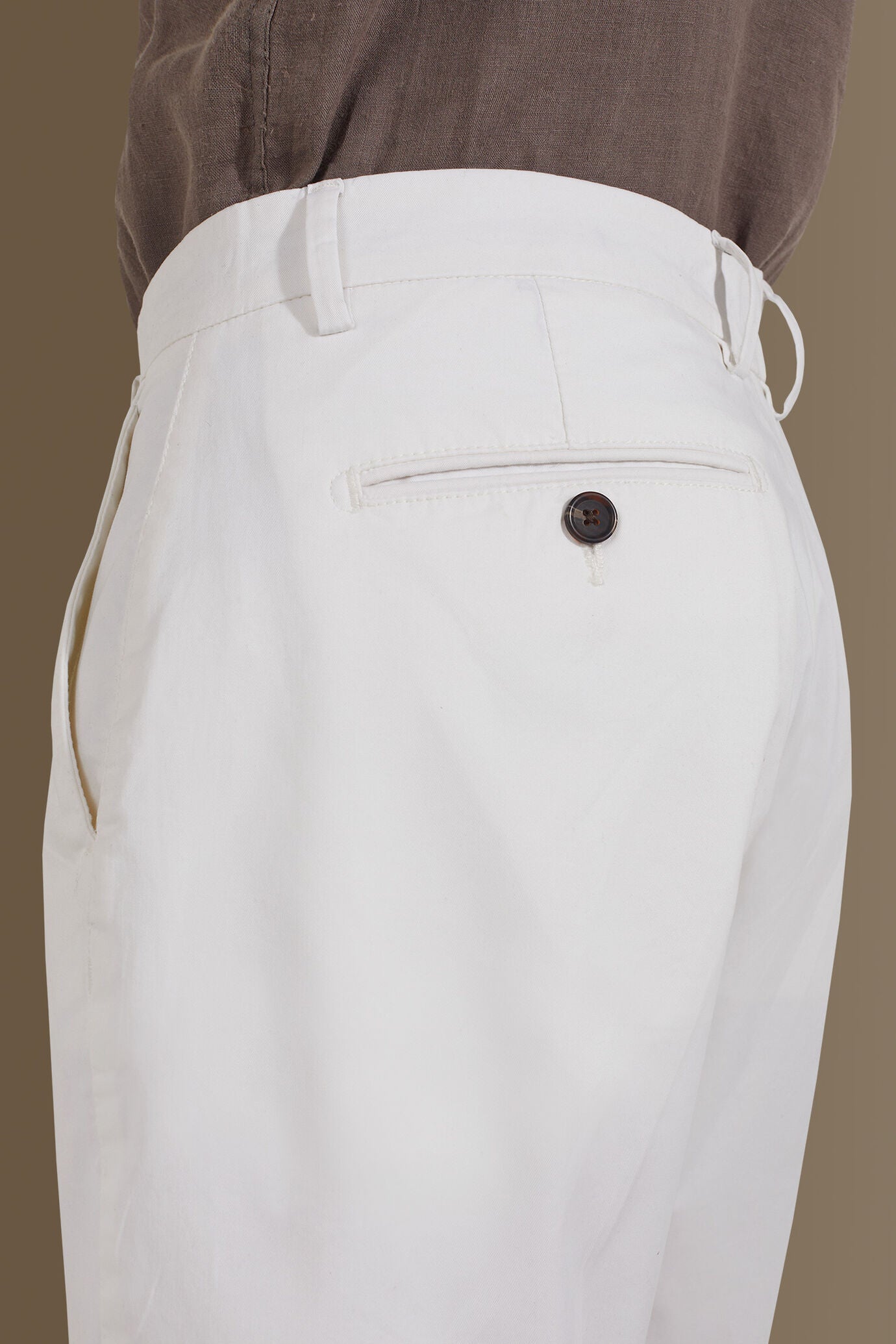 Classic bermuda twill stretch construction