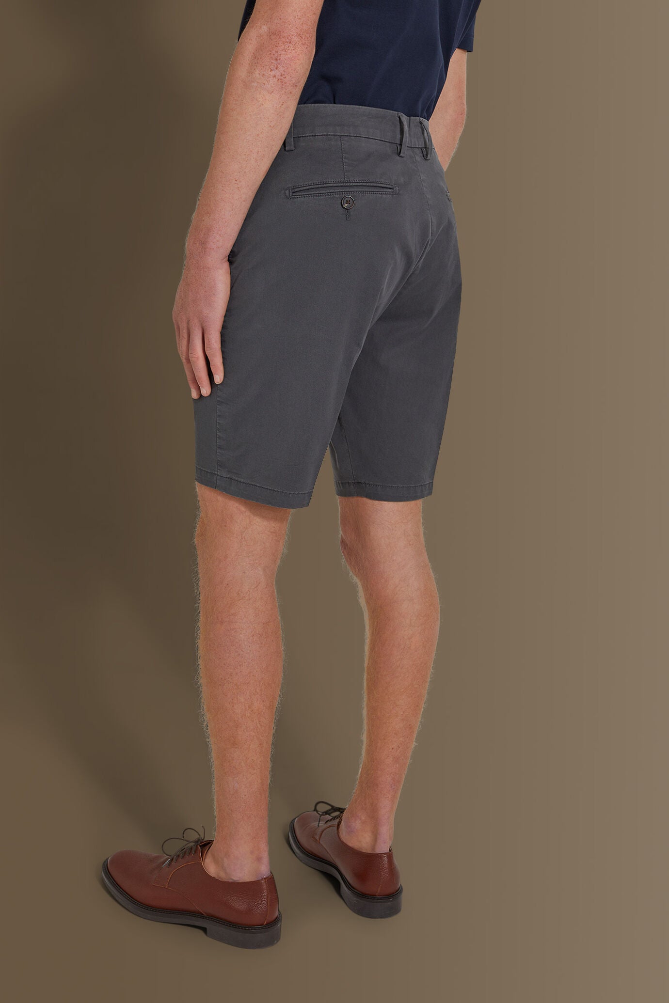 Classic bermuda twill stretch construction