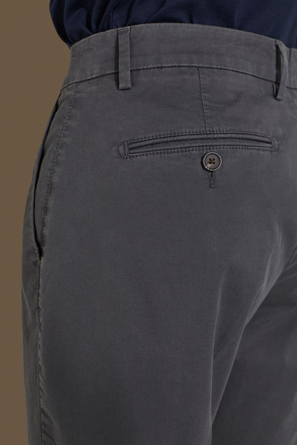 Classic bermuda twill stretch construction