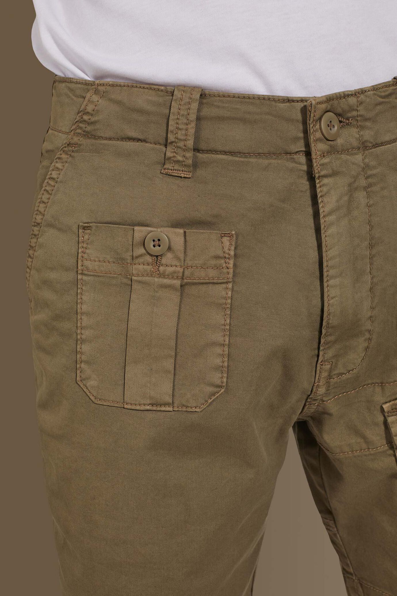 Bermuda with pocktes twill stretch fabric