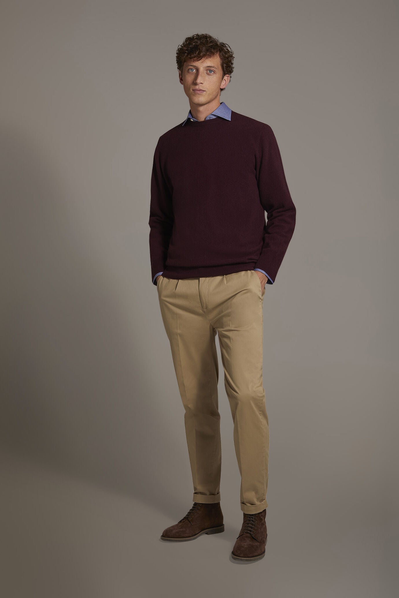 Chino single pinces in Brown by Doppelganger, Italian Chino;Coin Pocket made from Composition: 97% Cotton 3% Elastane
Type: Chinos, Coin Pocket
Season: Fall Winter 22-23
Material: Cotton
Fit: Regular