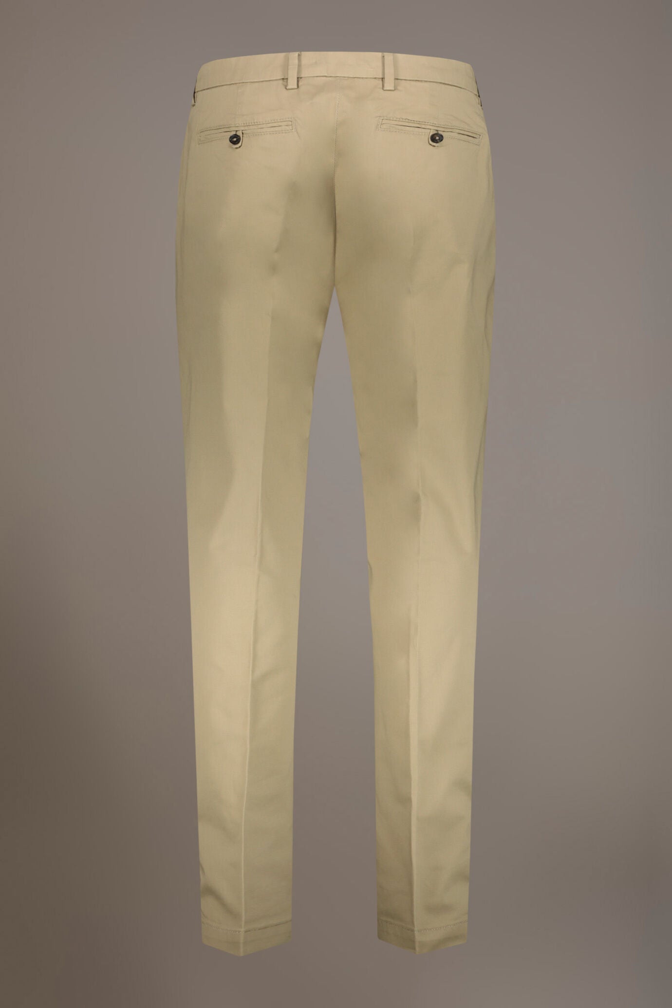 Chino single pinces in Brown by Doppelganger, Italian Chino;Coin Pocket made from Composition: 97% Cotton 3% Elastane
Type: Chinos, Coin Pocket
Season: Fall Winter 22-23
Material: Cotton
Fit: Regular