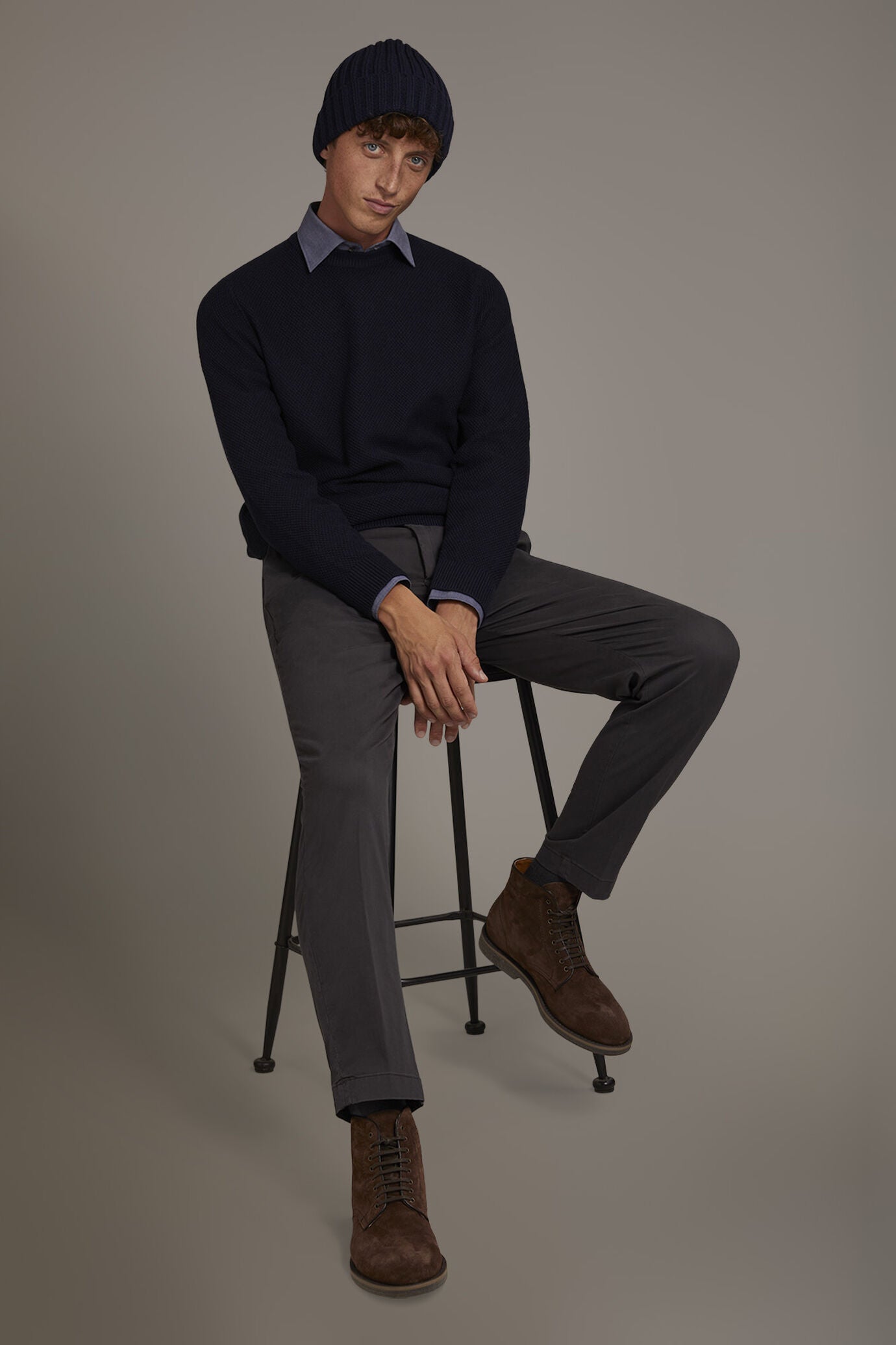 Chino single pinces in Brown by Doppelganger, Italian Chino;Coin Pocket made from Composition: 97% Cotton 3% Elastane
Type: Chinos, Coin Pocket
Season: Fall Winter 22-23
Material: Cotton
Fit: Regular
