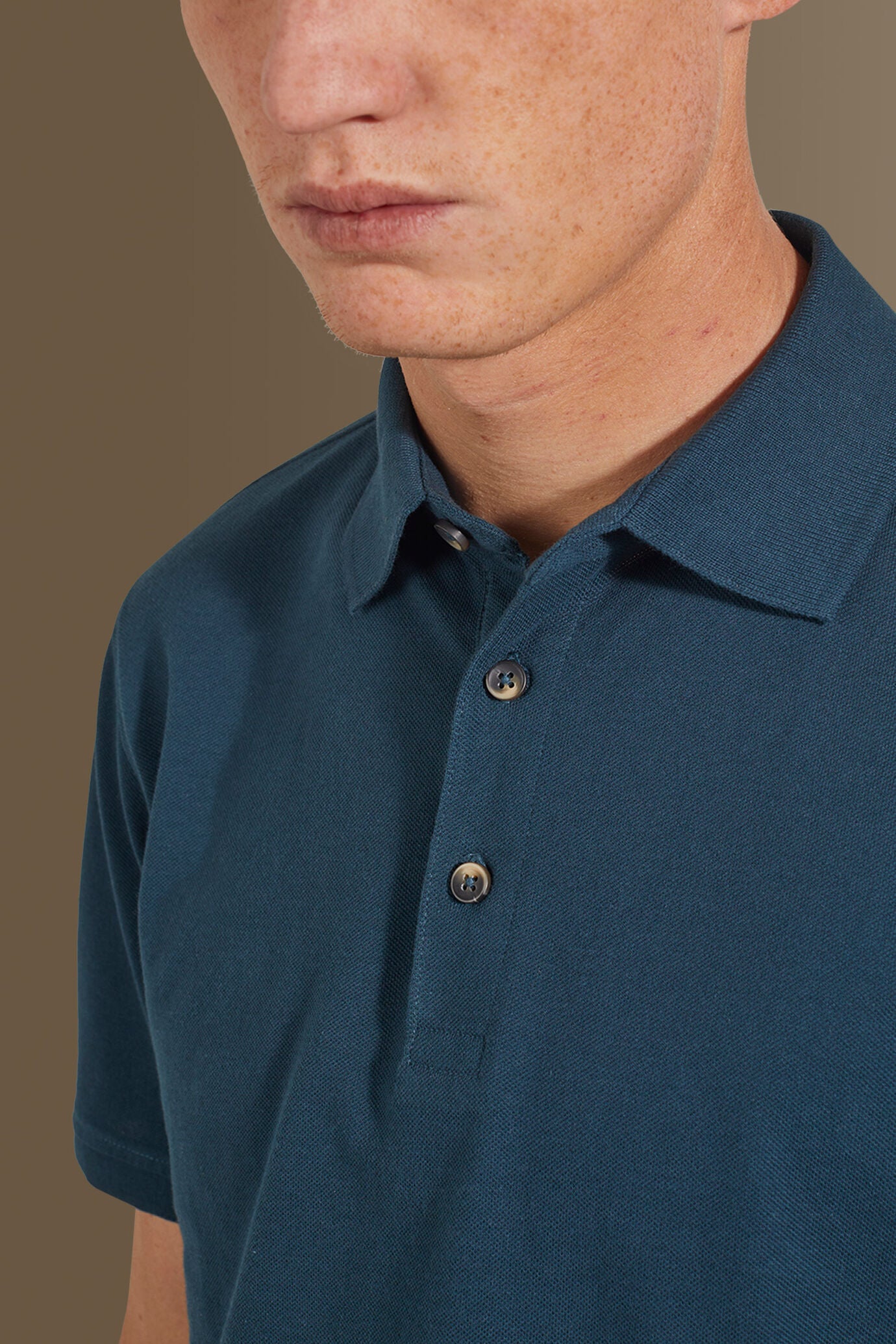 Short sleeves polo 100% cotton piquet solid colour