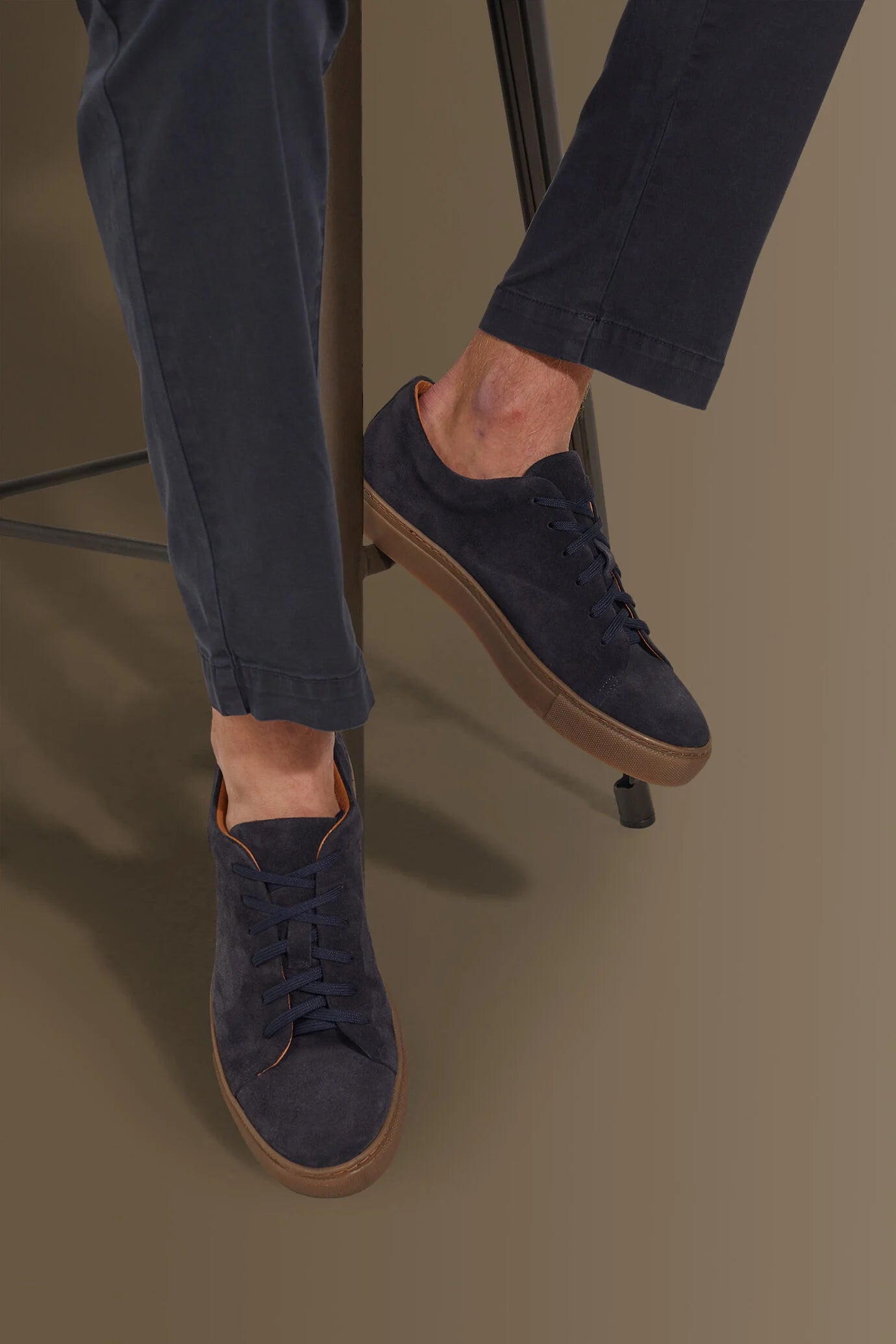 100% suede leather sneakers