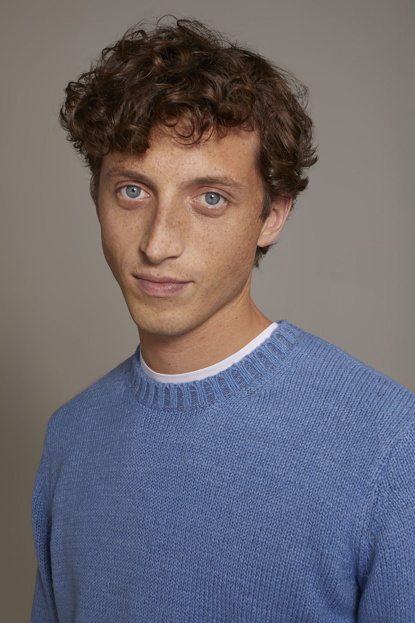 Round neck wool blend sweater