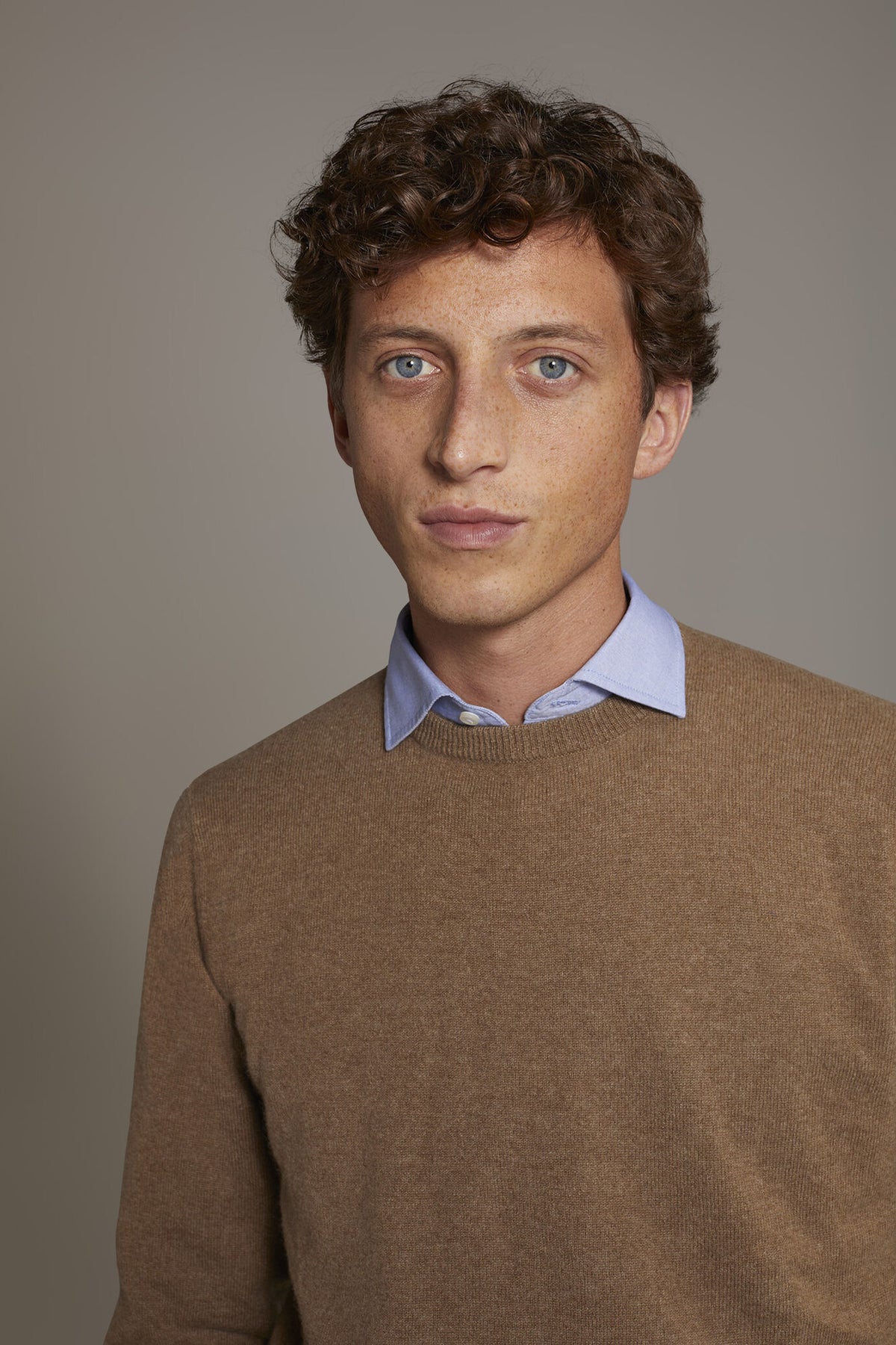 Round neck sweater 100% cashmere
