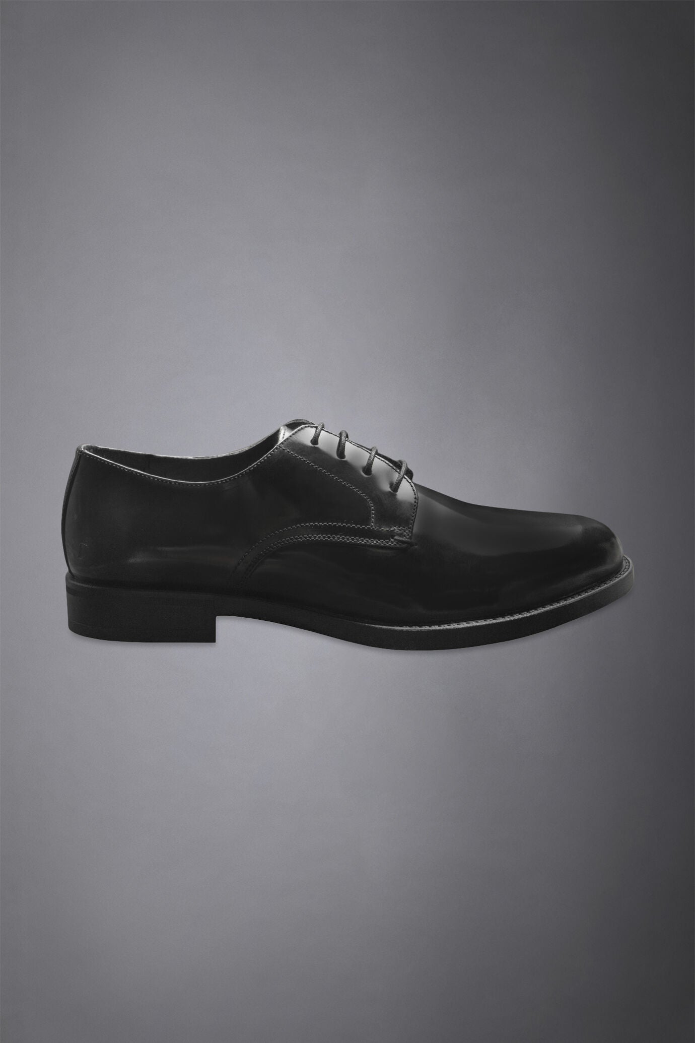 100% brushed leather boots with rubber sole
