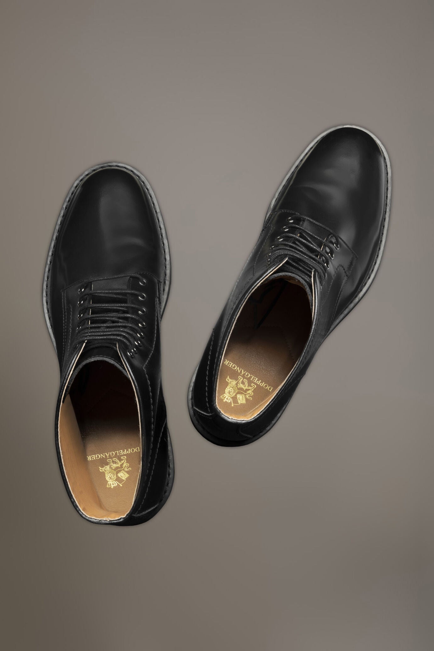 100% brushed leather boots with rubber sole