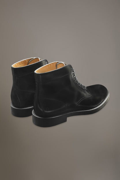 100% brushed leather boots with rubber sole