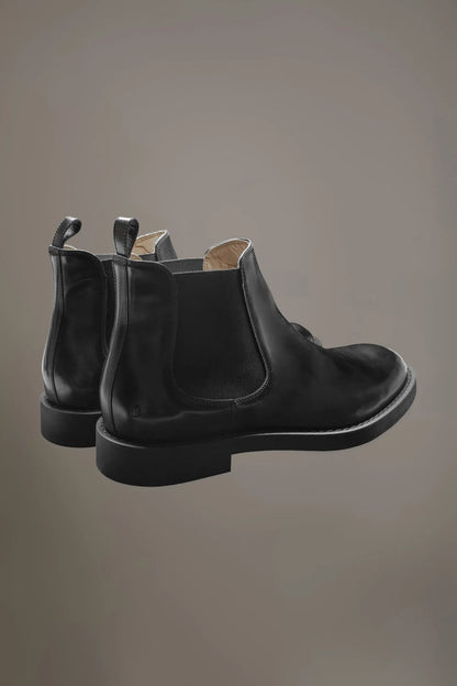 100% brushed leather chelsea boots with rubber sole
