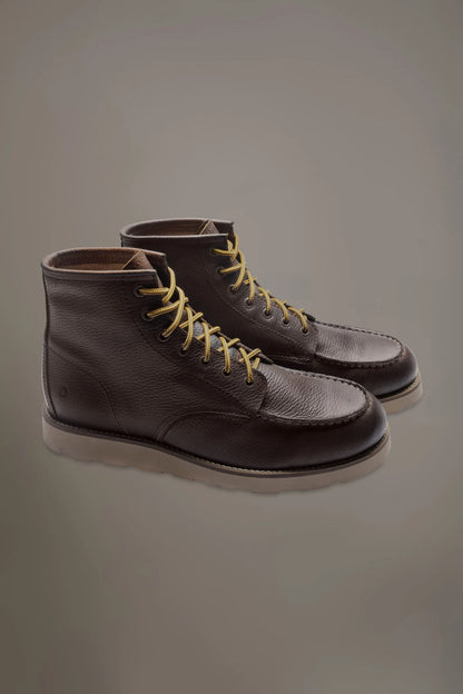 100% drummed leather boots with rubber sole