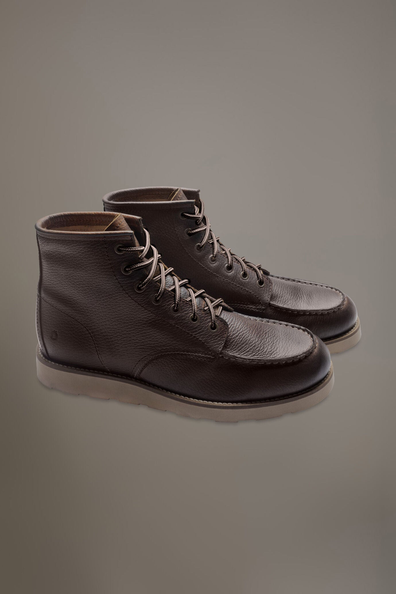 100% drummed leather boots with rubber sole