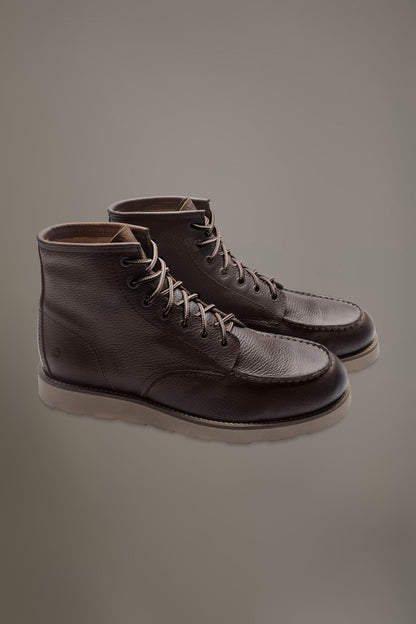 100% drummed leather boots with rubber sole