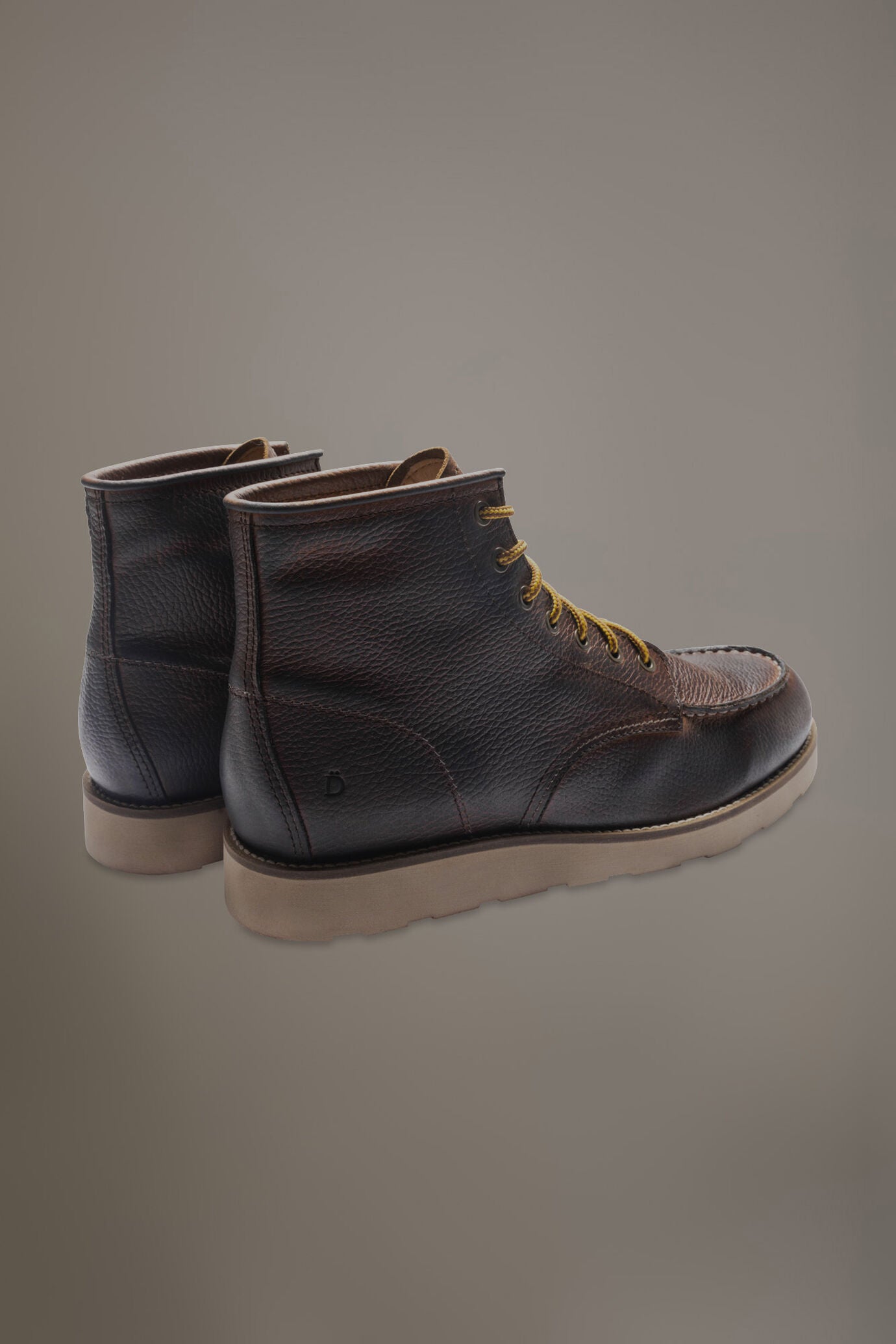 100% drummed leather boots with rubber sole