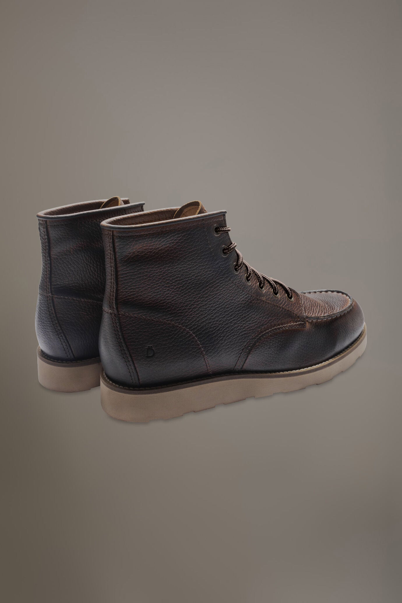 100% drummed leather boots with rubber sole