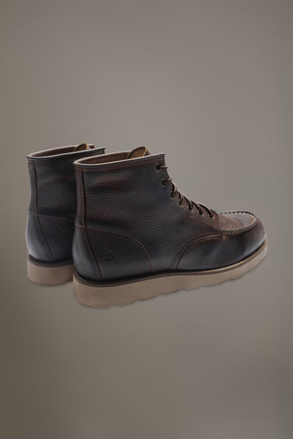 100% drummed leather boots with rubber sole
