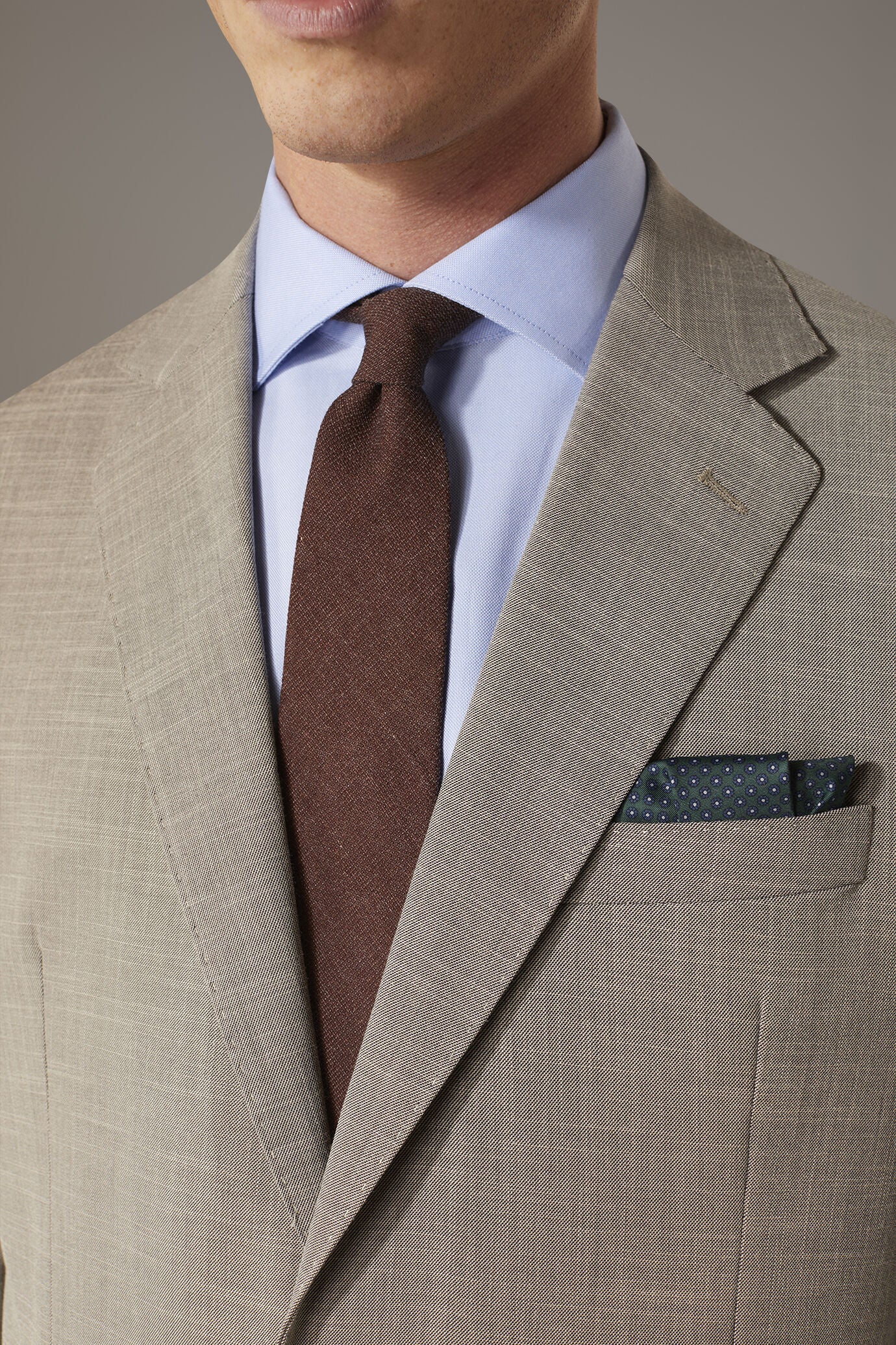 Regular fit single-breasted suit in grisaille fabric