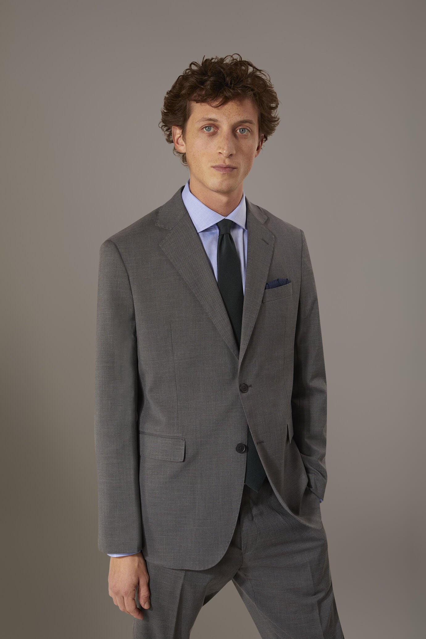 Regular fit single-breasted suit in grisaille fabric