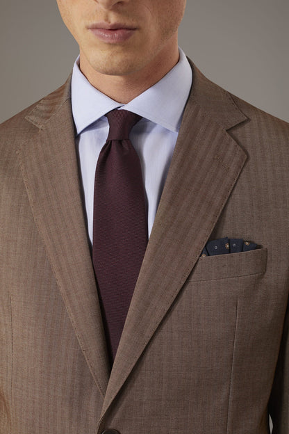 Regular fit single-breasted suit patterned herringbone fabric with solaro texture