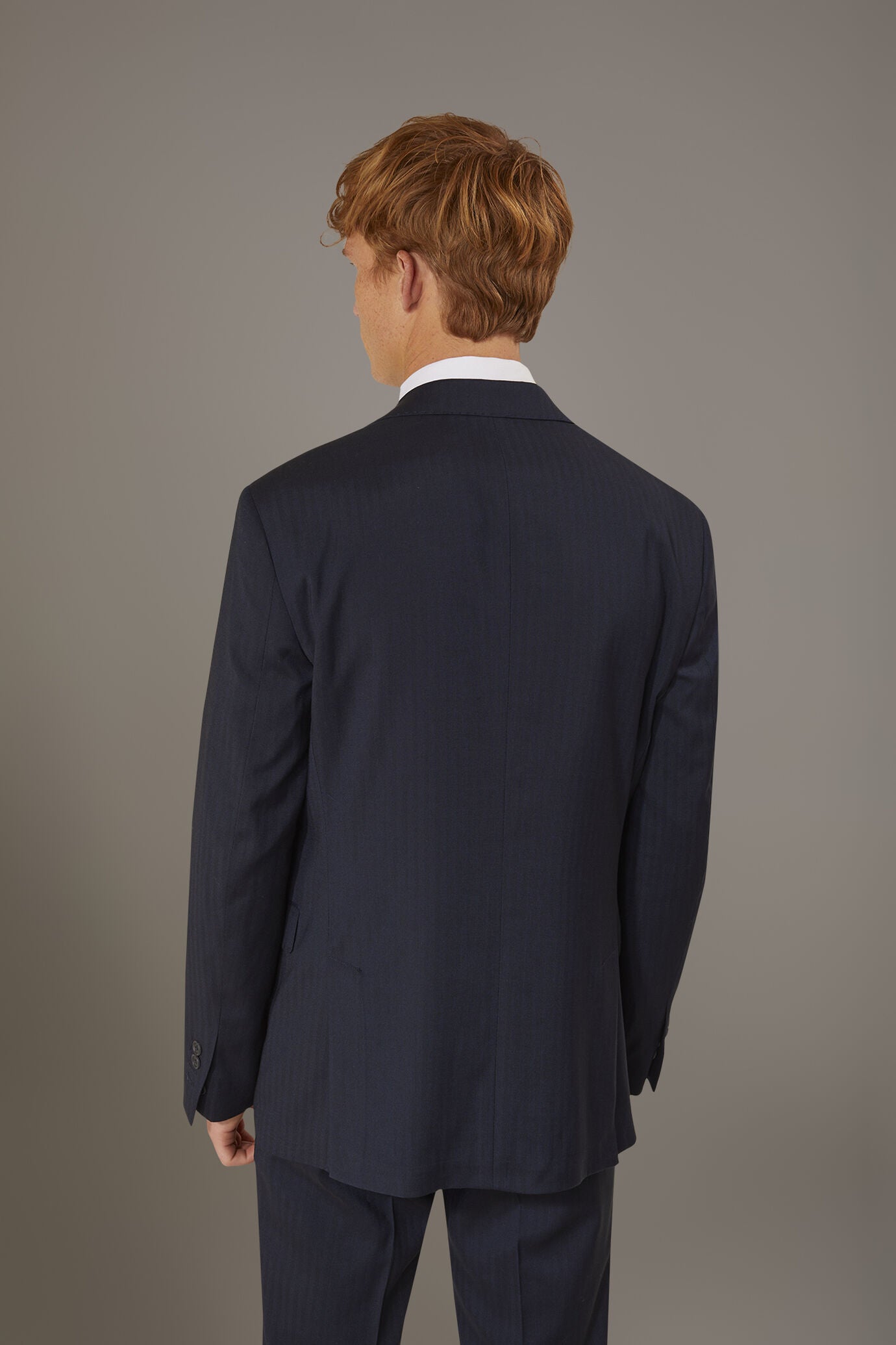 Regular fit single-breasted suit patterned herringbone fabric with solaro texture