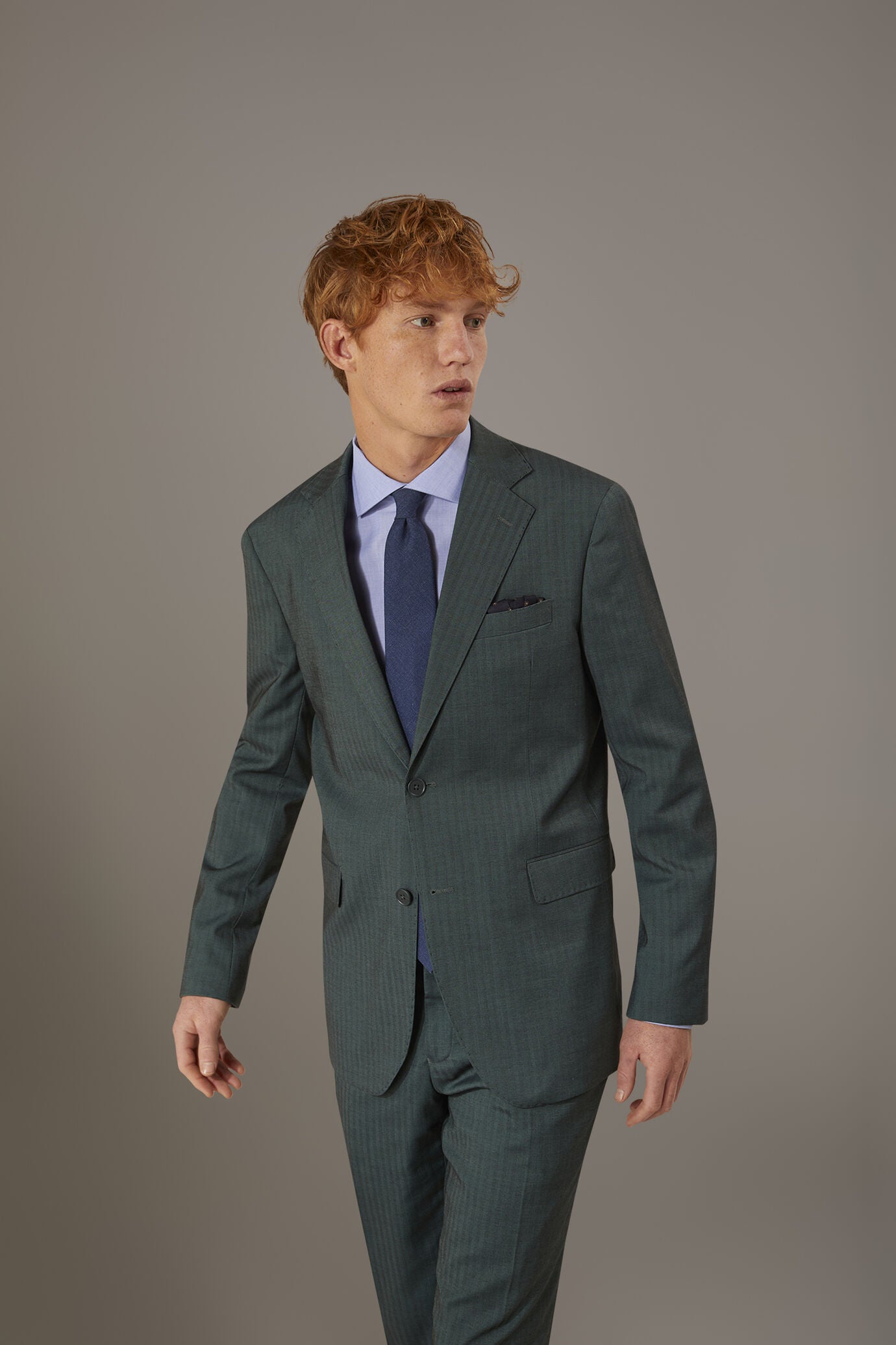 Regular fit single-breasted suit patterned herringbone fabric with solaro texture