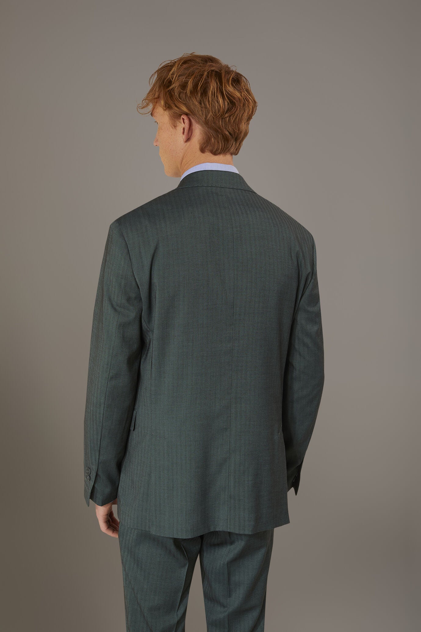Regular fit single-breasted suit patterned herringbone fabric with solaro texture